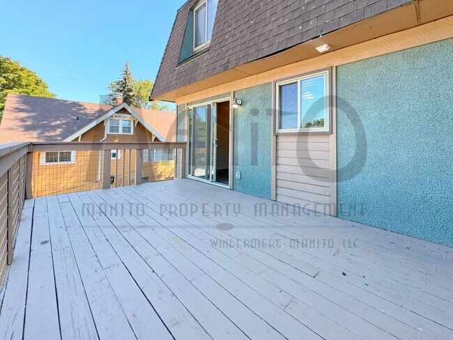 Building Photo - 521/523 E 11th Avenue Duplex