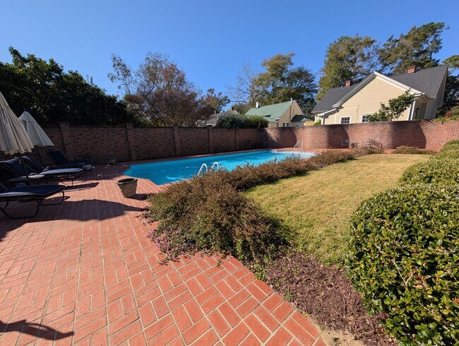 Building Photo - 405 Colleton Ave SE