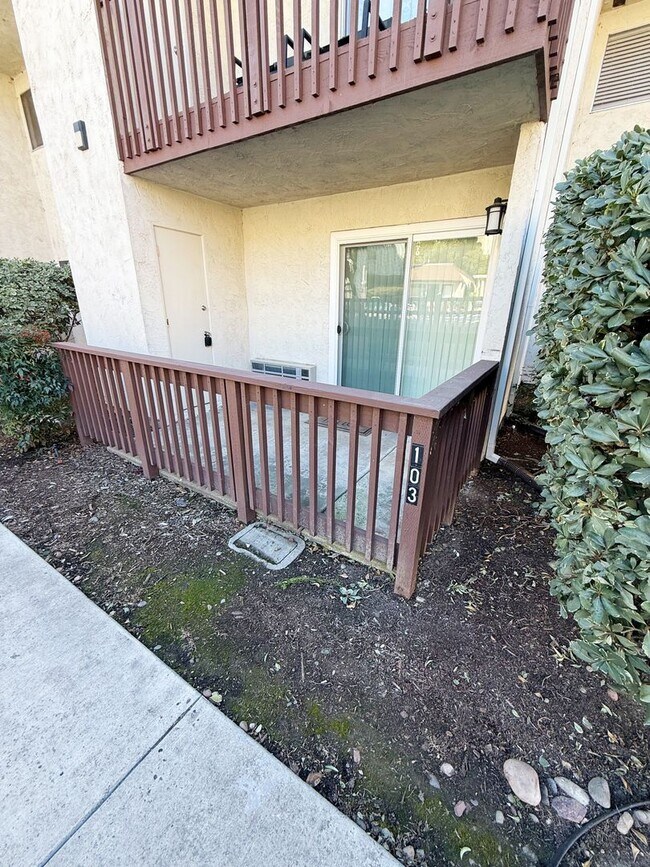 Building Photo - Charming Upgraded 1 Bed/1 Bath Condo at Mission Verde!
