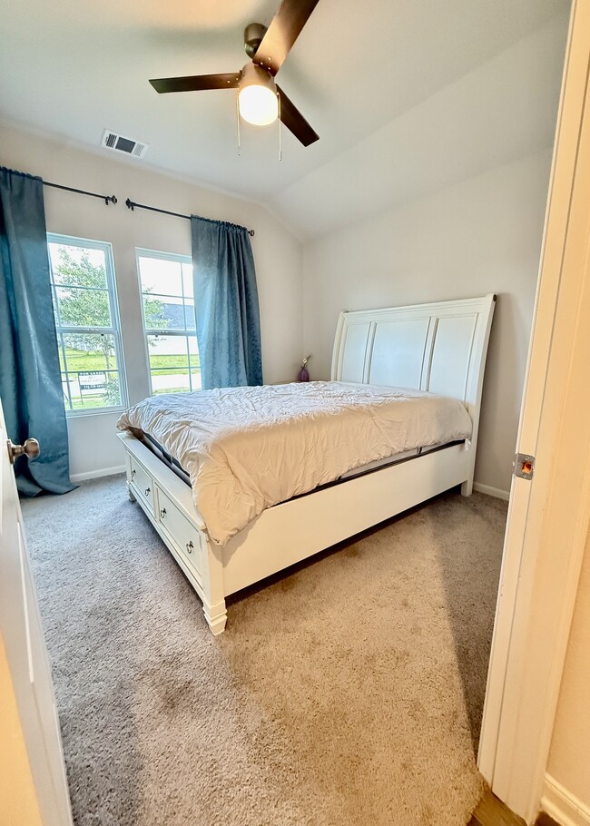 Building Photo - 302 Del Monte Dr