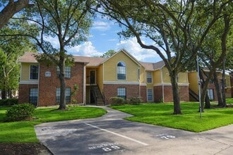 Building Photo - 8613 Mallard Reserve Dr