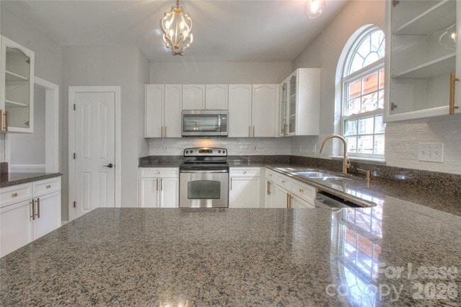 Building Photo - 8414 Bampton Dr