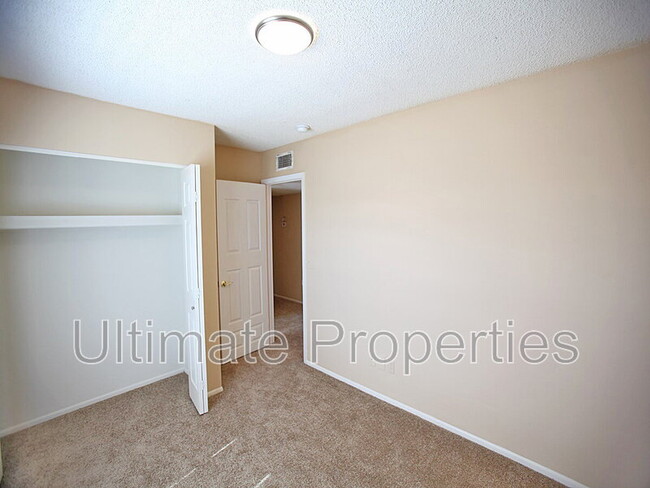 Building Photo - 6938 W Cochise Dr