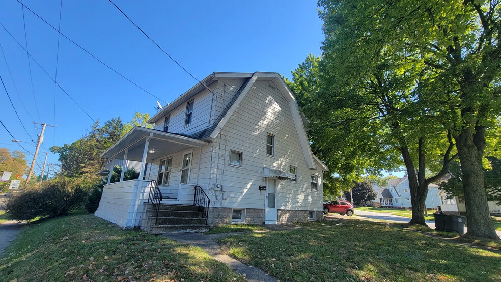 Primary Photo - 1573 East Ave