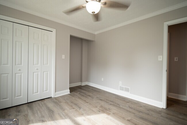 Building Photo - 1030 Carriage Hill Rd
