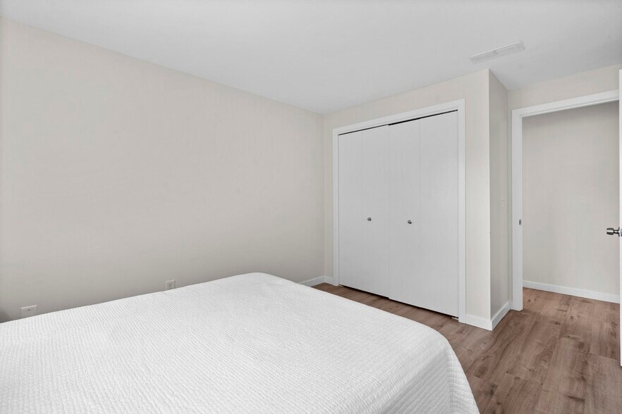 Building Photo - 26 Linden St