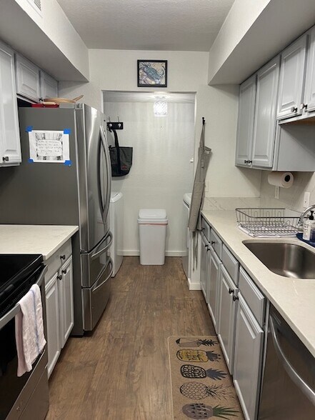 All-Inclusive Furnished 1 Bedroom 1 Bath with Office Center in Bay Club- 2 miles Sullivan's Island - 1481 Center St Ext