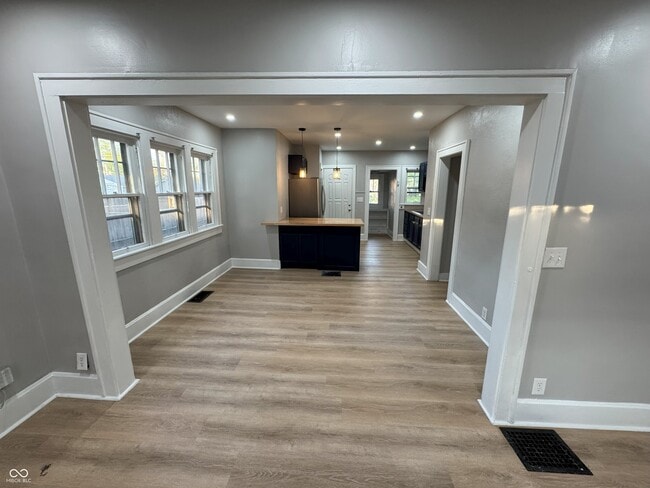 Building Photo - 4561 Winthrop Ave
