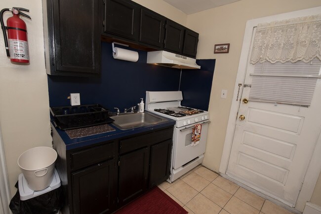Building Photo - 2 bedroom apartment!