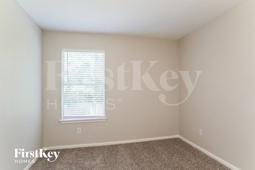 Building Photo - 1910 Emerald Pathway Dr