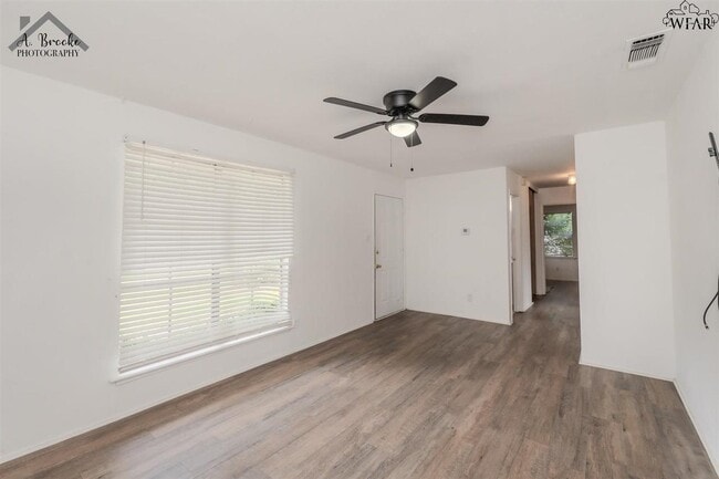 Building Photo - 5017 Kingston Dr
