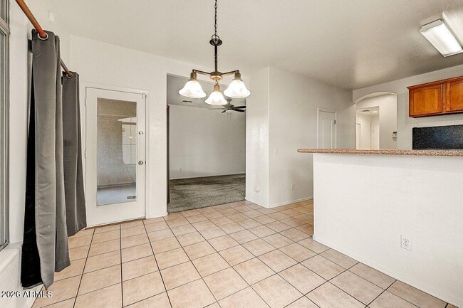 Building Photo - 2600 E Springfield Pl