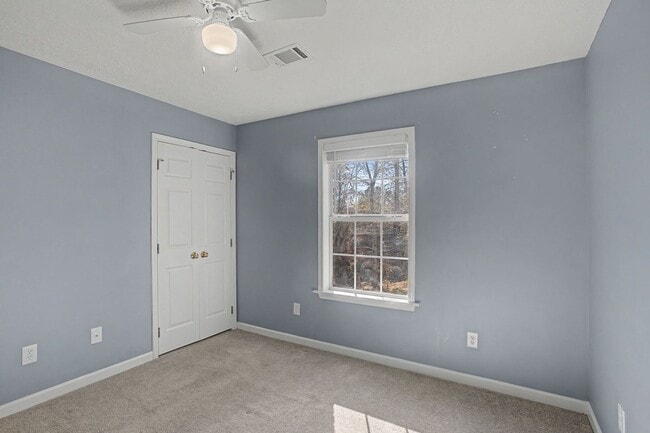 Building Photo - Now Available! 3 Bed 3 Bath Duplex