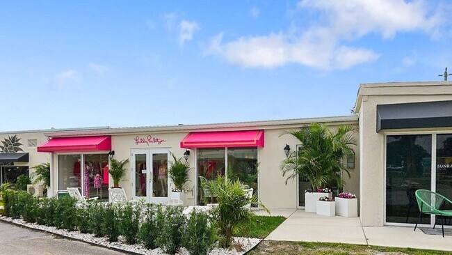 Building Photo - 6024 SE Crooked Oak Ave