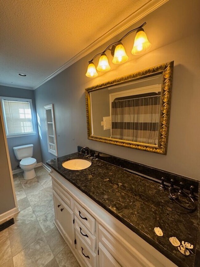 Building Photo - 404 Todd Dr