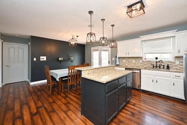 Building Photo - Show-Stopping Rental Home – A Rare Find wi...