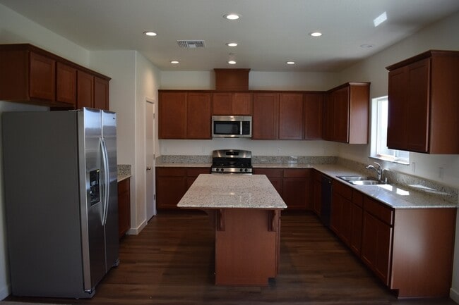 Building Photo - 855 Sophie Ct