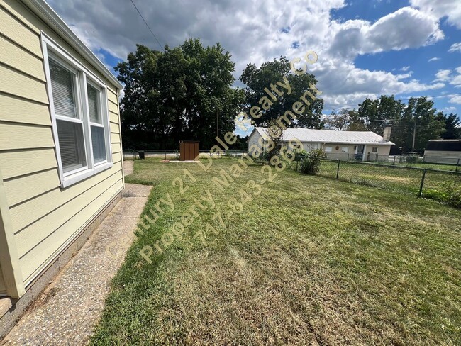 Building Photo - 1 Bedroom 1 Bath Home with a bonus room in...