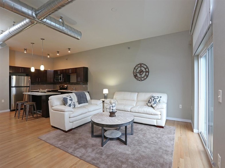 Primary Photo - Phillips Avenue Lofts
