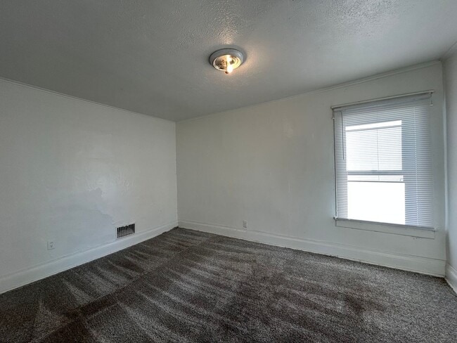 Building Photo - 1219 N 5th St