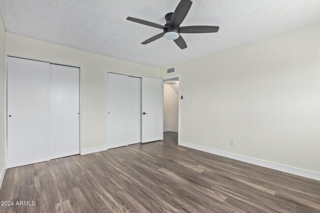 Building Photo - 4414 S Newberry Rd