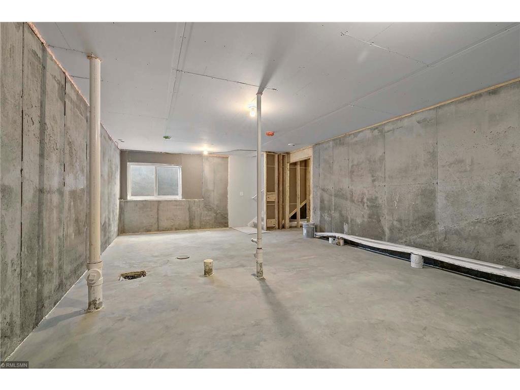 Building Photo - 2768 Clover Ridge Dr