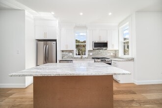 Building Photo - 9 Knollin St