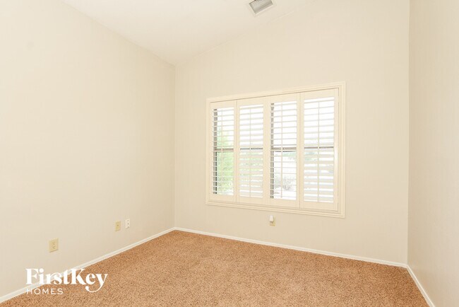 Building Photo - 8229 N Sombrero Point Dr