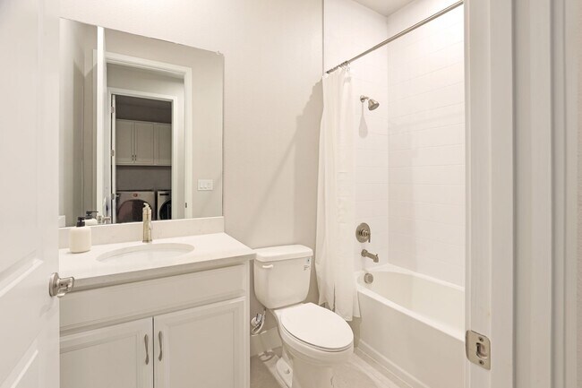 Building Photo - 4 Bed 3 Bath Gem In The Sunstone Community In Wellen Park!!!