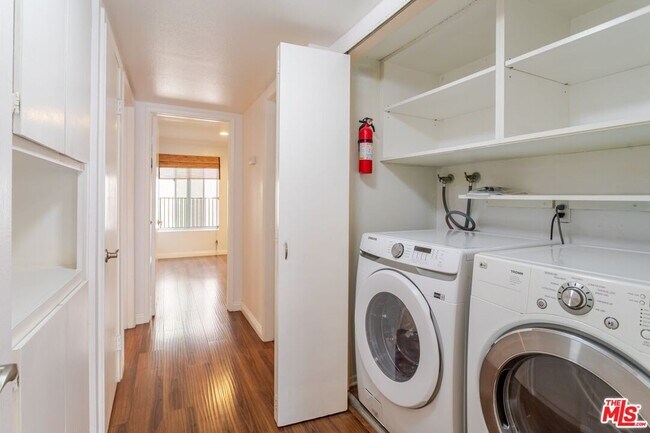 Building Photo - 14990 Victory Blvd