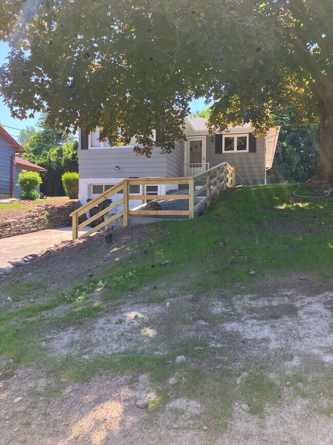 Building Photo - 808 Northway St