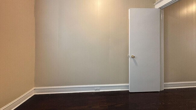 Building Photo - Spacious 3-Bedroom Philly Living: Hardwood Floors & Natural Light