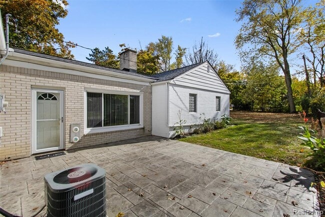 Building Photo - 1203 Hickory Ave