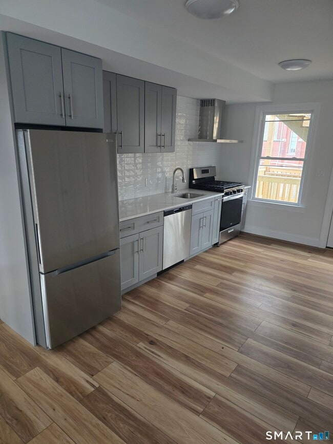 Building Photo - 530 Jane St