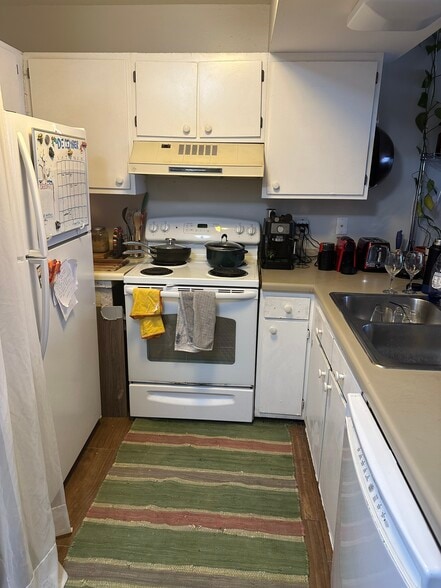 Kitchen - 229 E King St