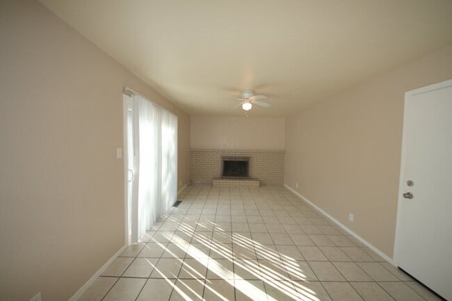 Building Photo - Pittsburg 3 bed/2 bath single family house for rent