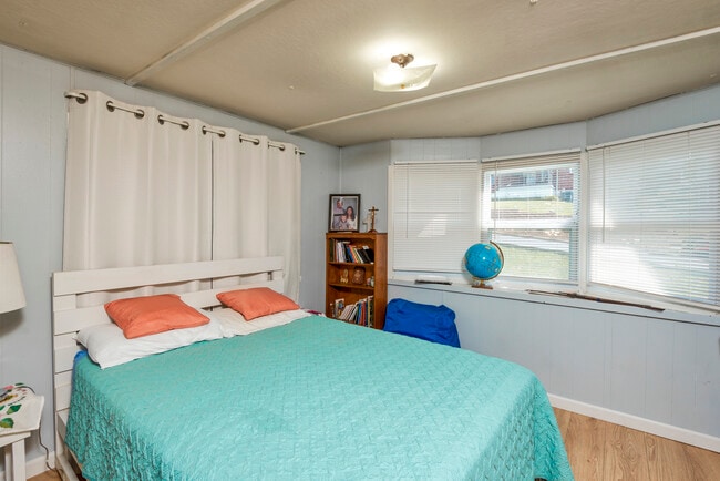 Building Photo - 760 Henry St