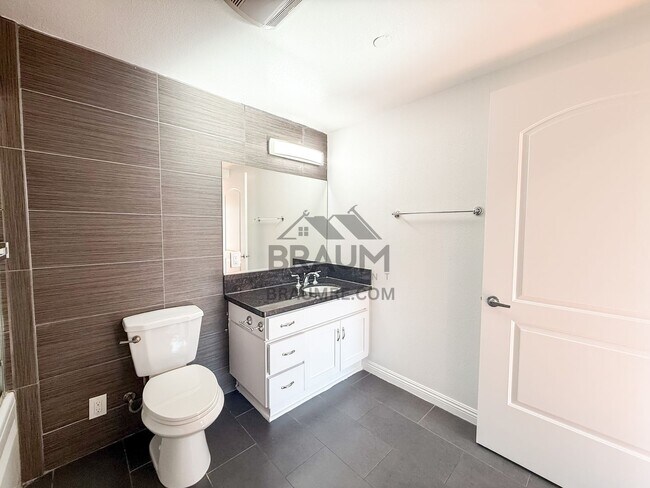 Building Photo - 332 S Virgil Ave