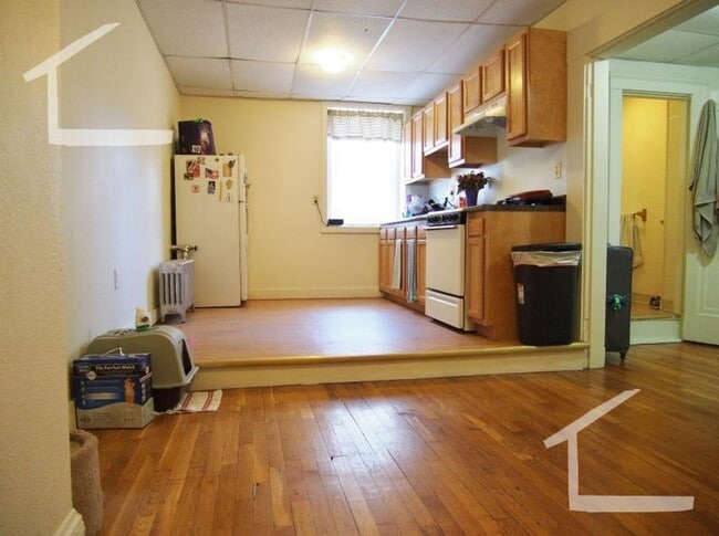 Building Photo - 9/1 No Fee - bargain split-style 2BR near Cleveland Circle, heat inc!
