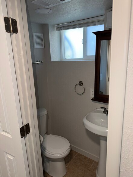 Bathroom - 3063 S Pennsylvania St