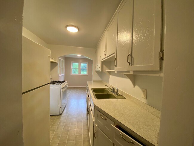 Building Photo - 1316-1318 Baker - Duplex located in the Ea...