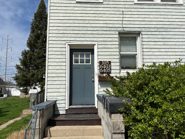 Building Photo - 6403 W Fairview Ave