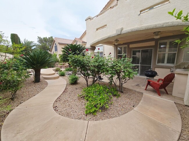 Building Photo - STUNNING 4 BEDROOM WITH MASTER ON 1ST FLOOR IN SEVEN HILLS!!!