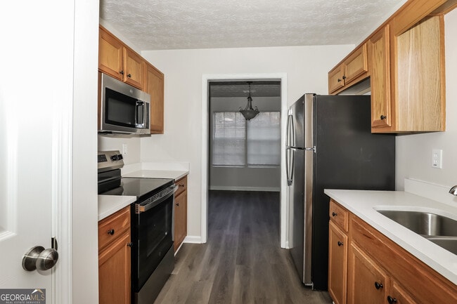 Building Photo - 955 Foxworthy Ln