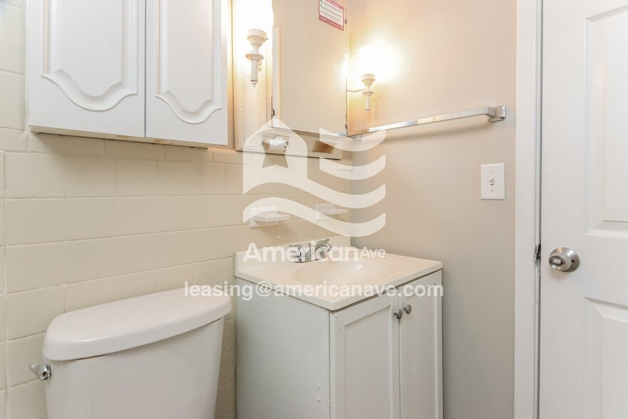 Building Photo - 939 Rosewood Dr