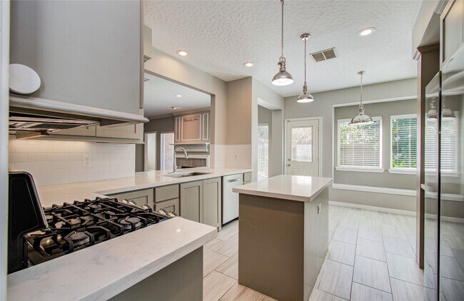 Building Photo - 14806 Flowerwood Dr