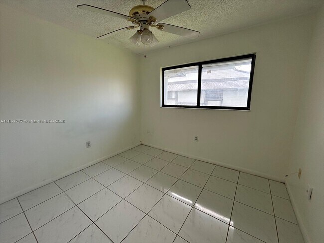 Building Photo - 468 NE 206th Ln