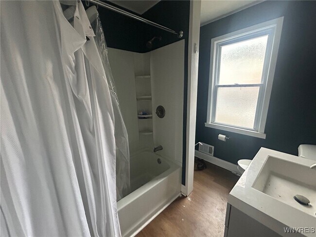 Building Photo - 625 E Utica St