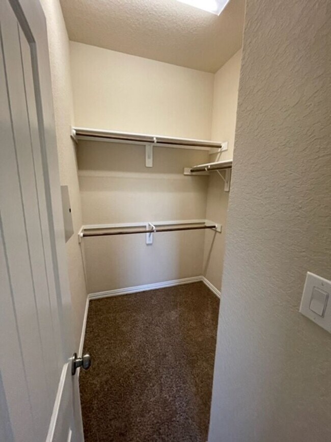 Building Photo - Beautiful 4-Bed Single-Story Home in Desirable Potranco