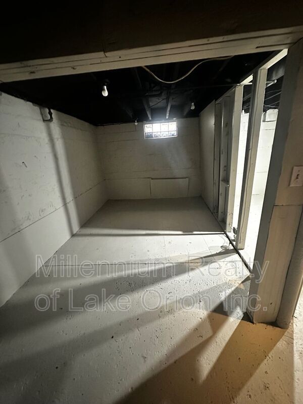 Building Photo - 24 Utica Rd